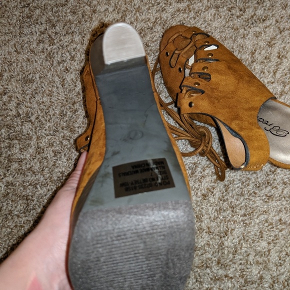 Heels - Picture 5 of 5